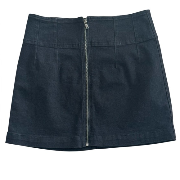 FREE PEOPLE FP Classic BlacK mini Skirt Zipper Stretchy Size 32 Casual Party XL - Picture 1 of 4